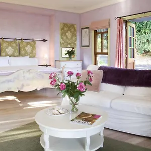 4* Bed & Breakfast The Spotted Chook And Amelie's Petite Maison